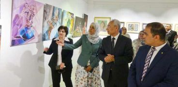 رئيس جامعة المنيا يفتتح معرض "ابداعات فنية 24"