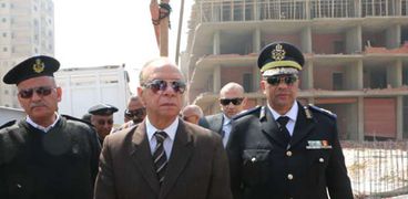 محافظ القاهرة يشهد اعمال الازالة