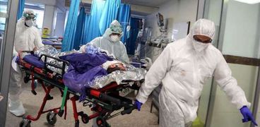 مصاب بفيروس «كورونا» داخل أحد المستشفيات فى كندا