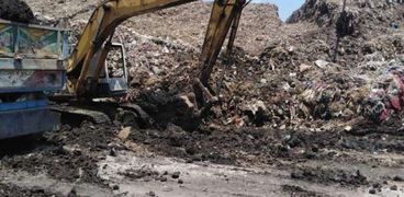 بالصور : محافظ الغربية يوجه بتطوير سور للمصنع للتدوير القمامة بالمحلة خلال 6 أشهر