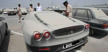 دبي تفرض غرامة 135 دولارا على السيارات المتسخة