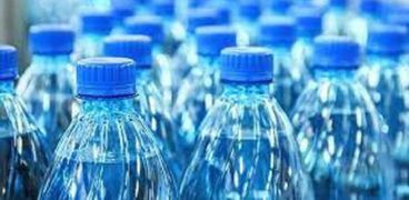 أطباء يحذرون من خطورة الزجاجات البلاستيكية .. تسبب السرطان