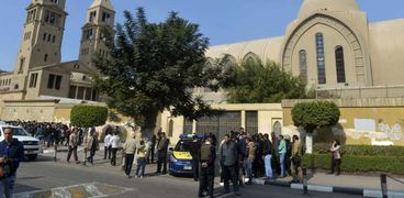 قوات الأمن تفحص محيط الكنيسة بعد الحادث