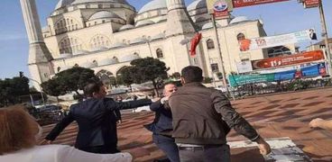 أنصار أردوغان يعتدون على أحد مسئولي حزب الخير المعارض