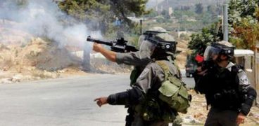 اعتداء قوات الاحتلال الإسرائيلي على الفلسطينيين