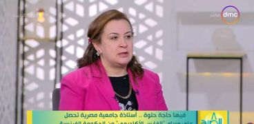 الدكتورة هدى أبوشادي أستاذ الفيزياء النووية بجامعة القاهرة