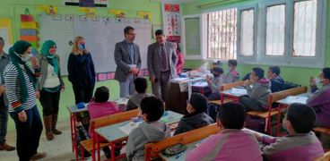 وفد خبراء «Discovery Education» يتابع تجربة تطوير التعليم بمدرسة بمصر الجديدة