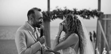 عمرو سلامة وزوجته من حفل زفافهما