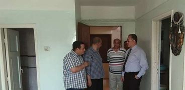 مدير التأمين الصحي بالشرقية يبحث نقل إدارة أولاد صقر لمكان جديد