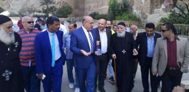 نائب محافظ القاهرة يتفقد دير القديس سمعان