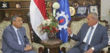 محافظ السويس مع أسامة كمال وزير البترول الأسبق