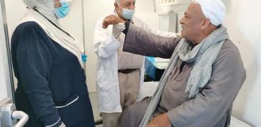 كشف طبي على المواطنين في المنيا