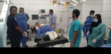 بدء تشغيل مستشفى أبو خليفة بجراحة مخ وأعصاب.