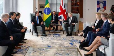 الوفدين البريطاني والبرازيلي خلال اجتماعهما في نيويورك