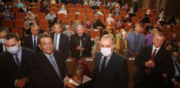 محافظ كفر الشيخ يكرم المحافظين السابقين في احتفالية العيد القومي 