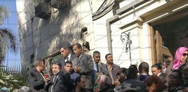 وقفة احتجاجية للمحامين للمطالبة بتنفيذ حكم المحكمة بإلغاء شروط القيد بالنقابة