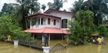 بالصور | الأمطار الموسمية في سريلانكا تشرد 130 ألف مواطن