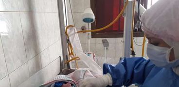 اجراء سابع ودلاده قيصرية لمصابة بكورونا بمستشفي سوهاج العام