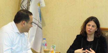 عمرو حسن مع ممثل الأمم المتحدة للمرأة في مصر