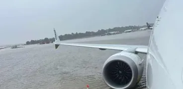 غرق مطار شهير في إسبانيا