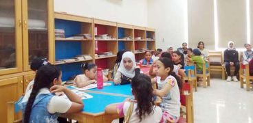 مكتبات عامة لتنمية القراءة عند أطفال الأسمرات