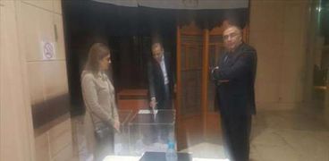 وزيرة التعاون الدولى تتابع عملية التصويت فى لبنان