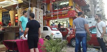المطعم السوري الذي اغلق في يوم افتتاح جاره المصري