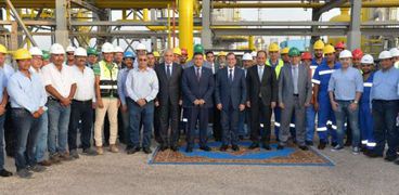 وزير البترول يعطي شارة بدء ربط خط غاز «ريفين» بمصنع البوتاجاز في العامرية