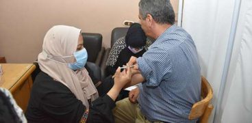 تطعيم العاملين في وزارة التنمية المحلية ضد فيروس كورونا اليوم