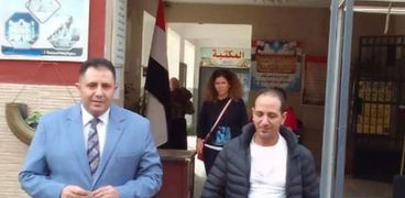 نائب محافظ القاهرة يدلى بصوته