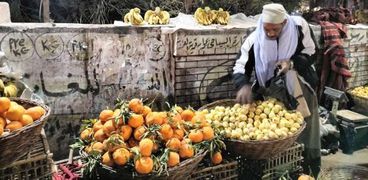 عم ربيع بائع الفاكهة