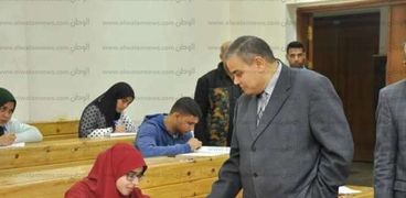 رئيس جامعة كفرالشيخ يتفقد سير وانتظام الامتحانات