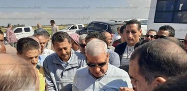محافظ مطروح خلال زيارته لمدينة الحمام