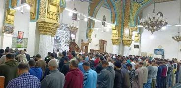 مئات المصلين في مساجد جنوب سيناء