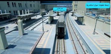 مرور القطارات بمحطة سكك حديد صعيد مصر
