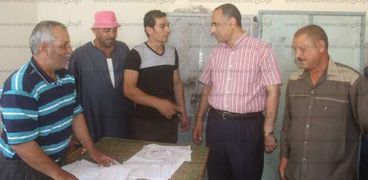رئيس مدينة دسوق يتابع انضباط العاملين بمحلية "أبو مندور"