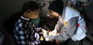 تضميد قدم طفل في مستشفى بغزة
