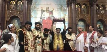 "كنيسة الإسكندرية" تحتفل بعيد استشهاد "الأنبا اثناسيوس" بتطييب رفاته
