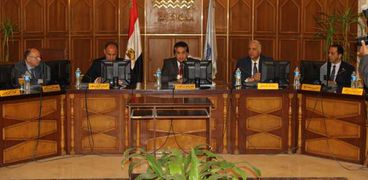 وزير التعليم العالى يجتمع بمجلس جامعة الاسكندرية