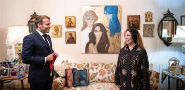الفنانة اللبنانية فيروز تستقبل الرئيس الفرنسي إيمانويل ماكرون في منزلها