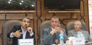 محافظ كفر الشيخ خلال لقاءه التنفيذين