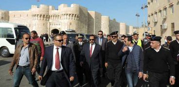 مدير أمن الإسكندرية يتفقد قلعة قايتباي في احتفالات شم النسيم