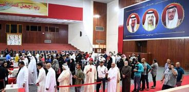 بحرينيون يصطفون أمام صناديق الاقتراع