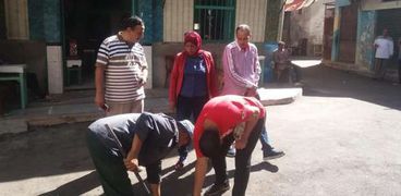 صور| حي وسط يشن حملة مكبرة بمنطقة كوم الدكة ضمن "يوم في حب الإسكندرية"