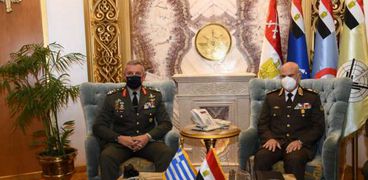 عاجل.. وزير الدفاع يبحث التعاون العسكري مع رئيس الأركان اليوناني