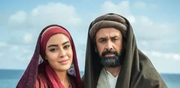 كريم عبد العزيز وميرنا نور الدين في مسلسل الحشاشين