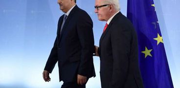 وزير الخارجية الألماني فرانك فالتر شتاينماير ورئيس هيئة المفاوضات العليا رياض حجاب