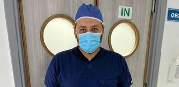 الدكتور حسن سالم - أحد أعضاء الفريق الطبي