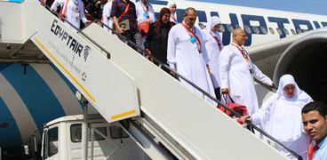 توافد الحجاج على مطار القاهرة