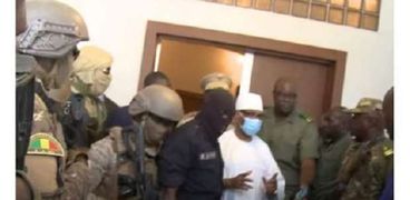 لحظة اعتقال رئيس مالي
